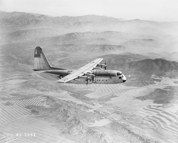 Avion cargo C 130 qui reinvente lUS Air Force pour combattre