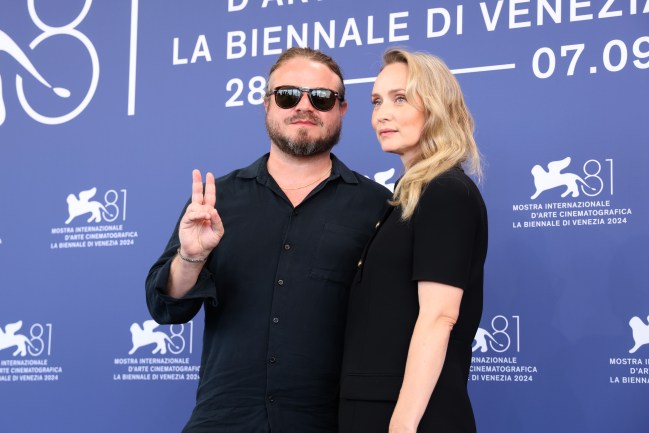 Brady Corbet et Mona Fastvold assistent au concours photo du 81e Festival international du film de Venise 