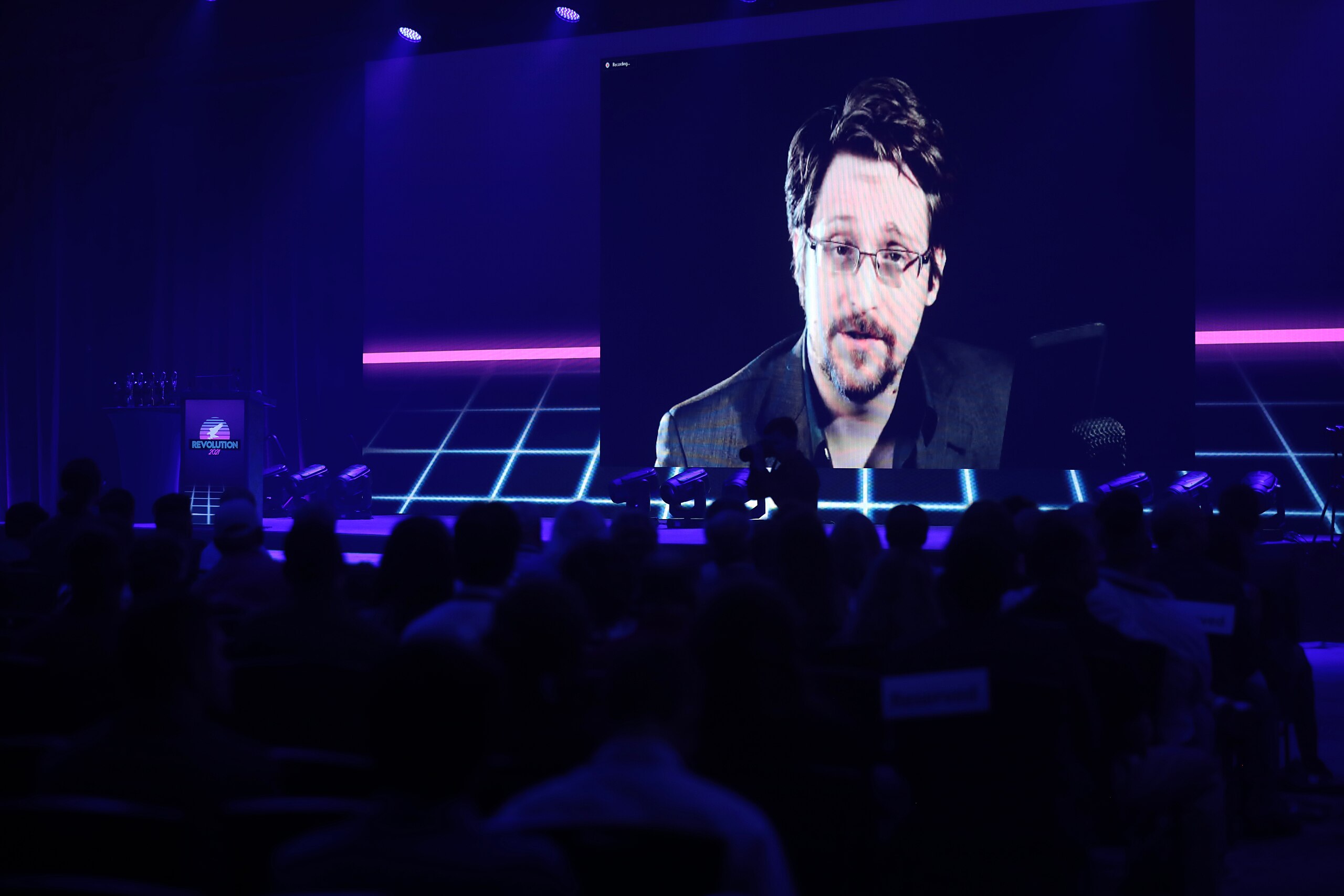 Edward Snowden brise la centralisation de Solana un avertissement